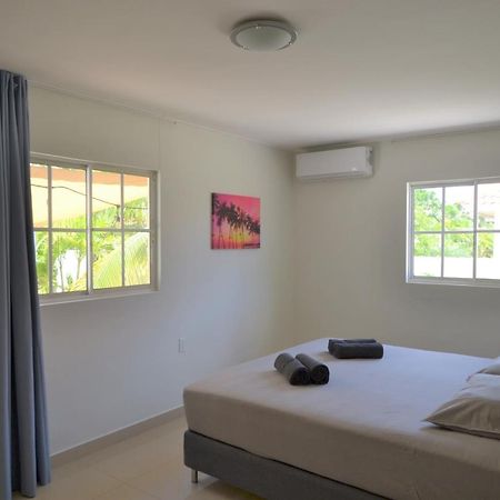 Relex Villa With Private Pool 威廉斯塔德 外观 照片