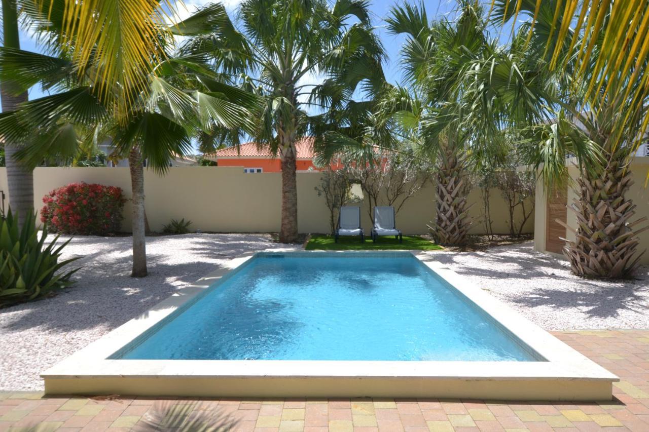 Relex Villa With Private Pool 威廉斯塔德 外观 照片