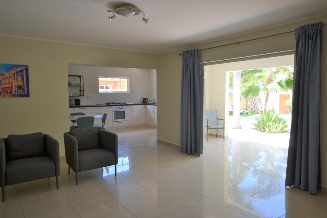 Relex Villa With Private Pool 威廉斯塔德 外观 照片